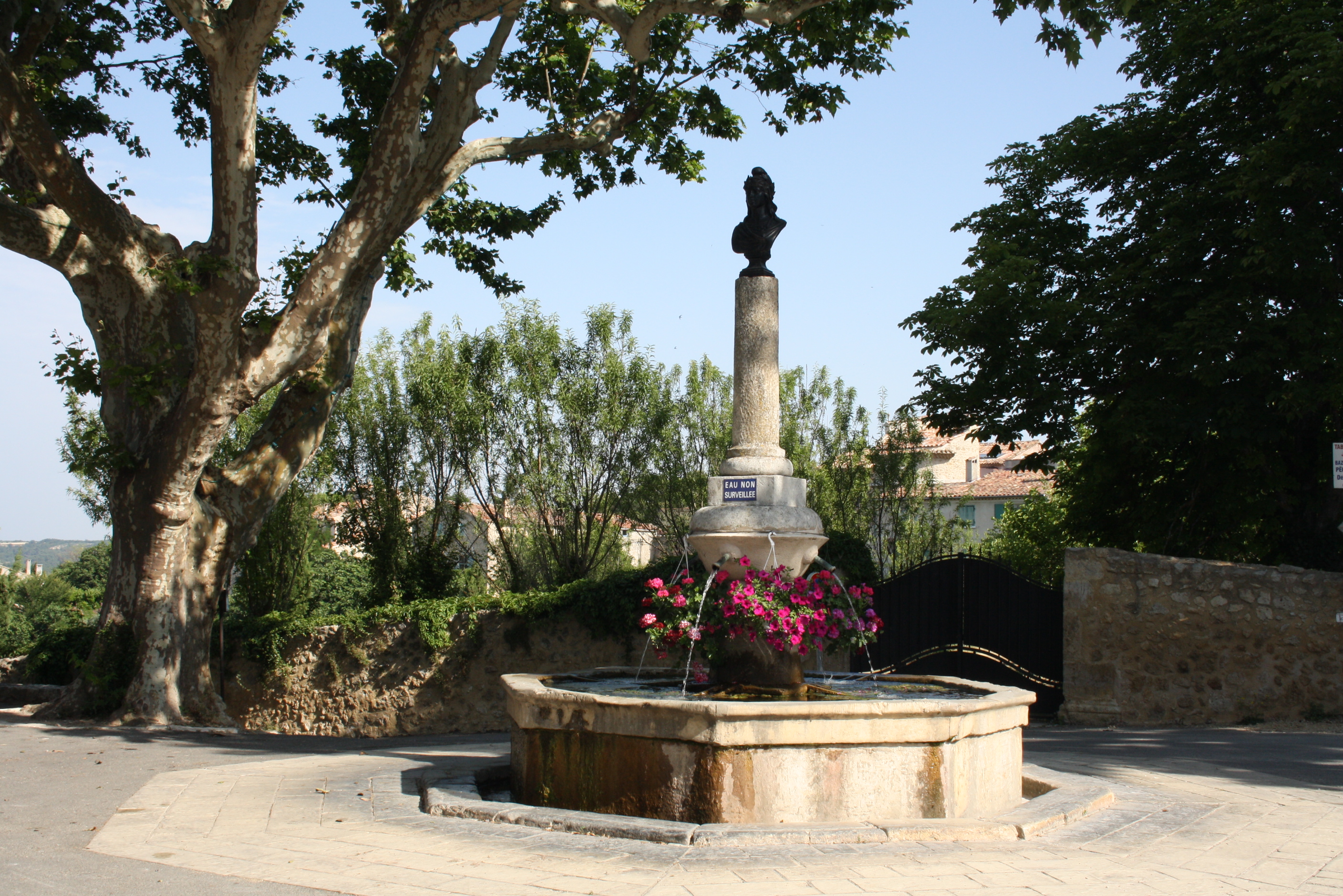 Photo Fountain of the square