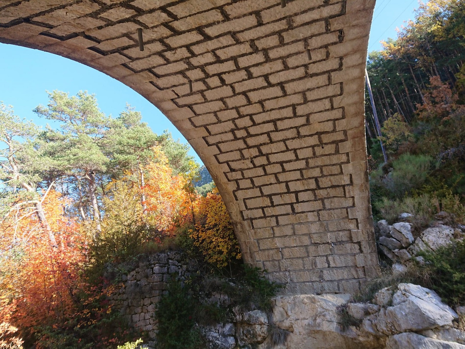 Vue construction pierre - Pont de L'evescat
