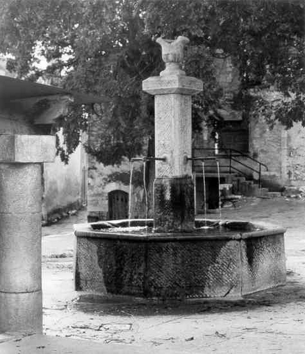 Photo Octogonal fountain