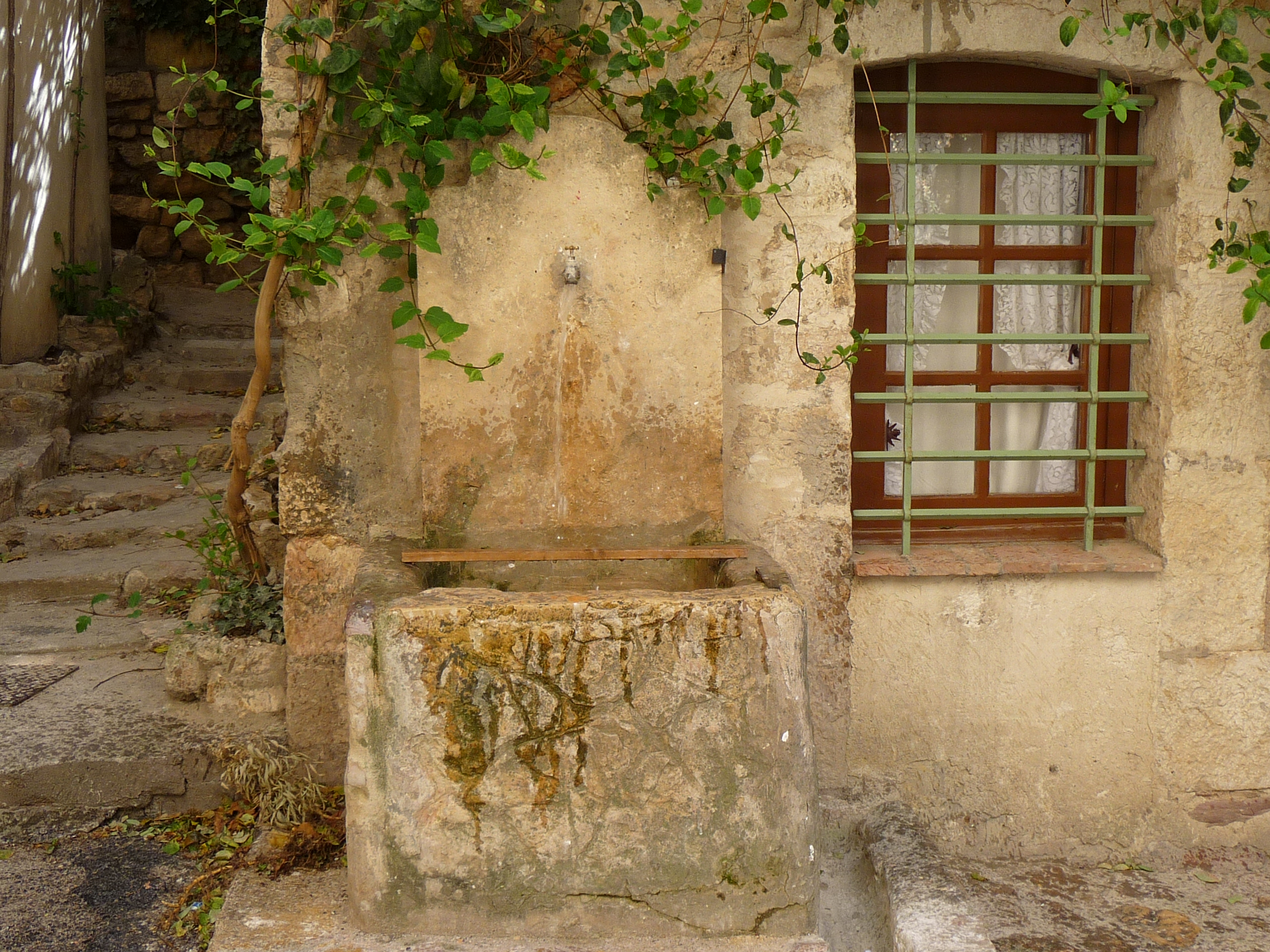 Photo Montolivet street fountain