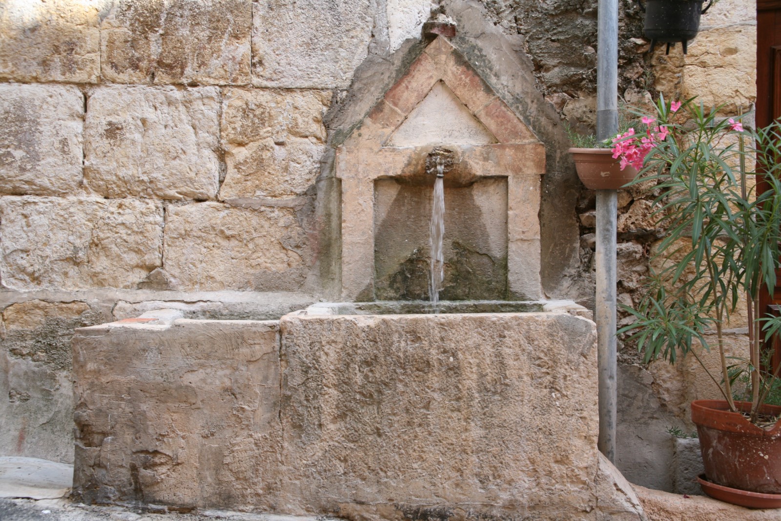 Photo Gomberts street fountain