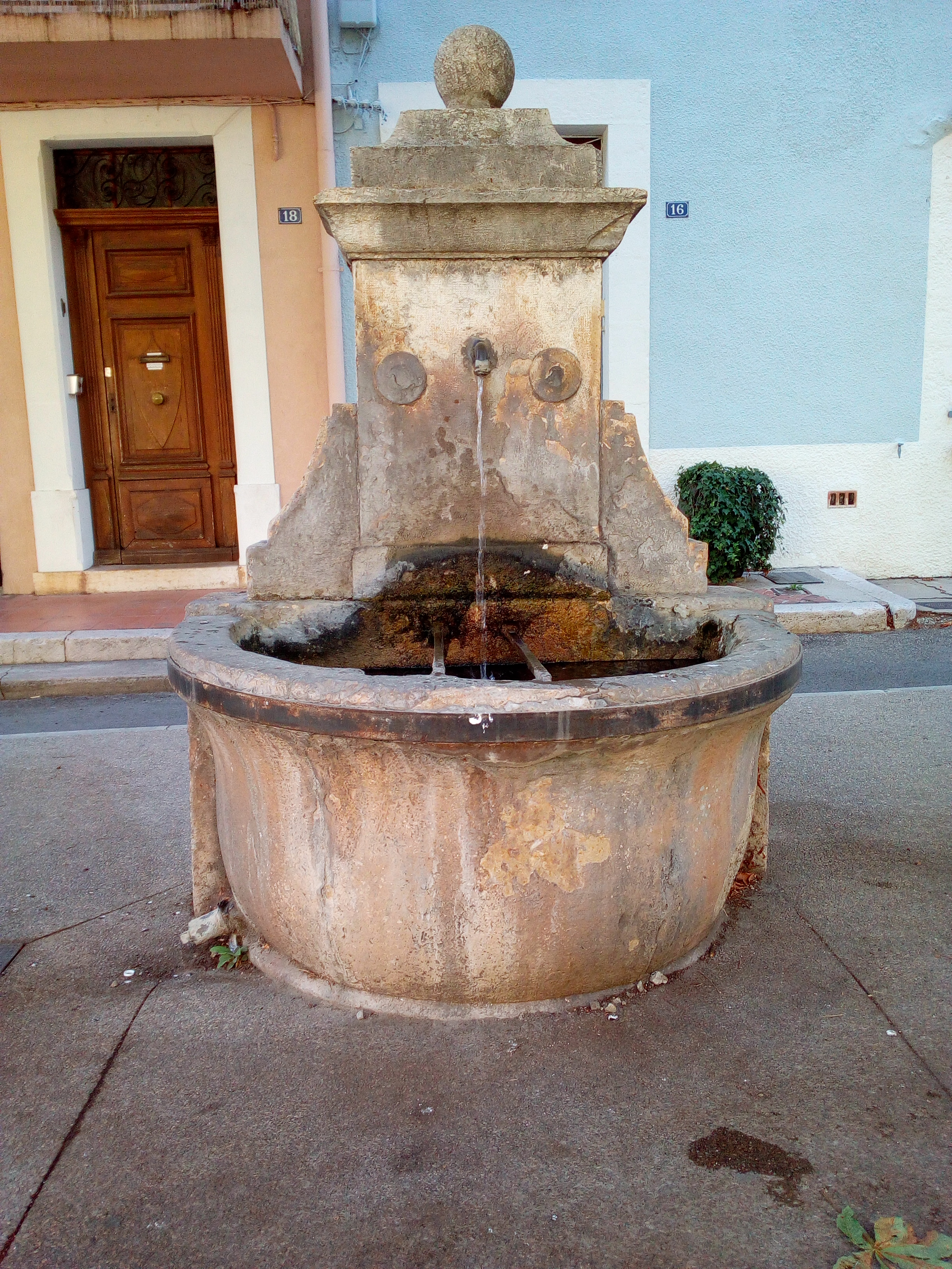 Photo Georges Clémenceau street fountain