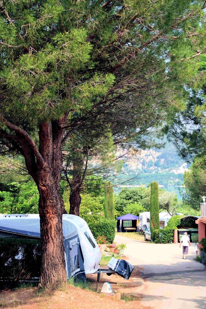 Exemple d'emplacement - Camping Les Pins
